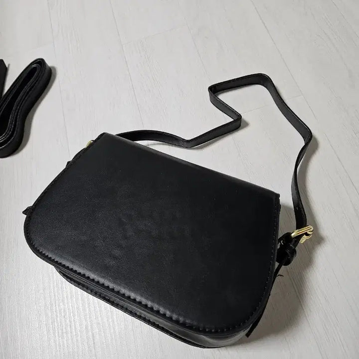 [BUNJANG] Black Mini Crossbody Shoulder Bag / (새상품)블랙 미니 숄더백 크로스백