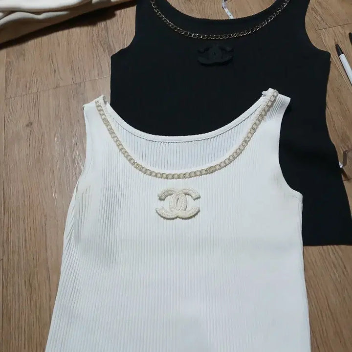[SOLD OUT] 샤넬 스타일 체인 나시 블랙/화이트 세트