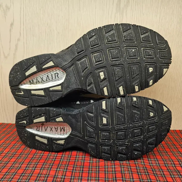 [SOLD OUT] 사이즈 270mm / 나이키 에어맥스 토치 4 앤트러사이트 메탈릭 실버