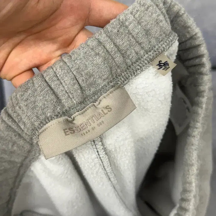 [BUNJANG] Essentials Fear of God Sweat Pants Grey (Size S) / 에센셜 피어오브갓 스웨트 팬츠 그레이 S