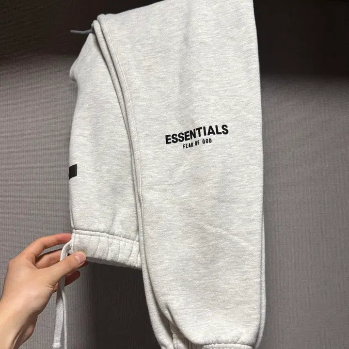 [BUNJANG] Essentials Fear of God Sweat Pants Light Oatmeal (S) / 에센셜 피어오브갓 스웨크 팬츠 라이트 오트밀 S