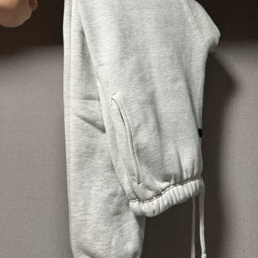 [BUNJANG] Essentials Fear of God Sweat Pants Light Oatmeal (S) / 에센셜 피어오브갓 스웨크 팬츠 라이트 오트밀 S