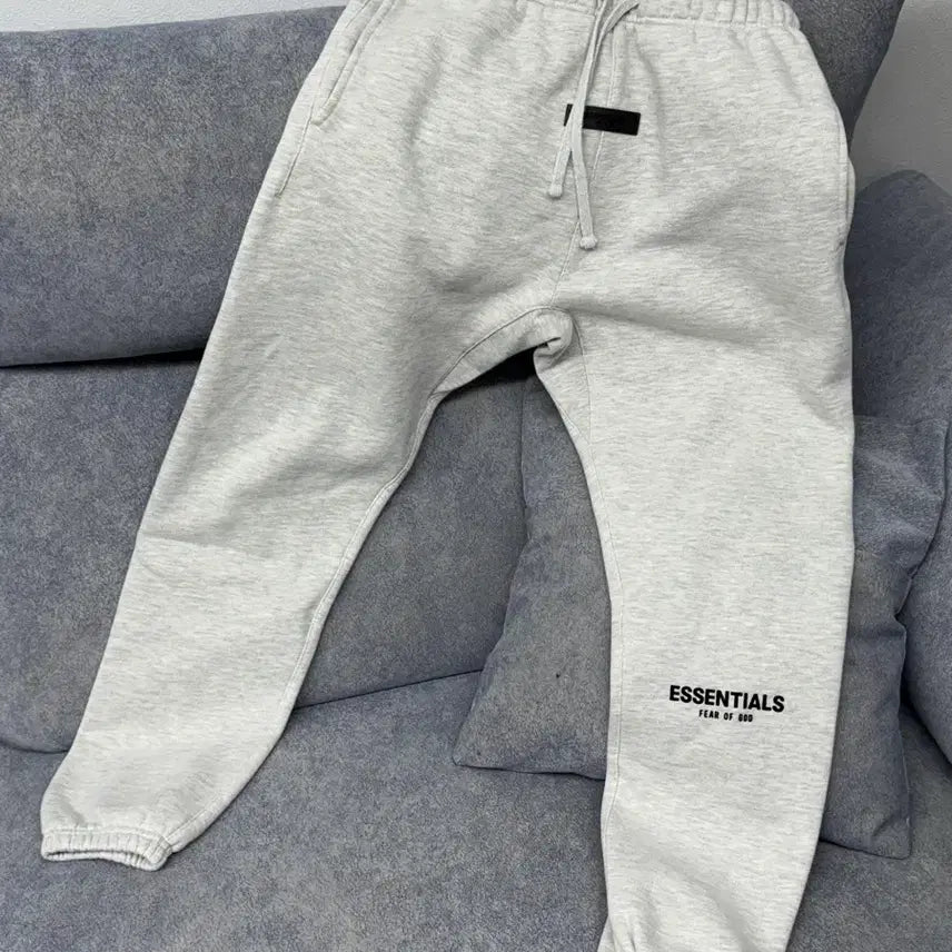 [BUNJANG] Essentials Fear of God Sweat Pants Light Oatmeal (S) / 에센셜 피어오브갓 스웨크 팬츠 라이트 오트밀 S