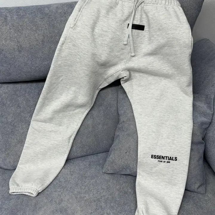 [BUNJANG] Essentials Fear of God Sweat Pants Light Oatmeal (S) / 에센셜 피어오브갓 스웨크 팬츠 라이트 오트밀 S