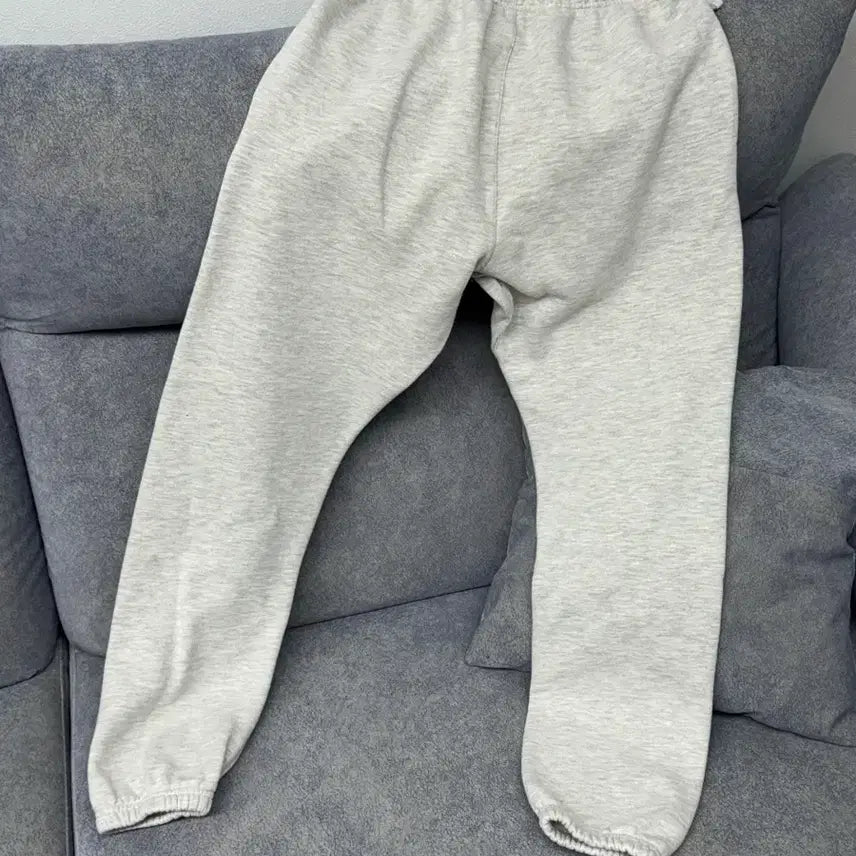[BUNJANG] Essentials Fear of God Sweat Pants Light Oatmeal (S) / 에센셜 피어오브갓 스웨크 팬츠 라이트 오트밀 S