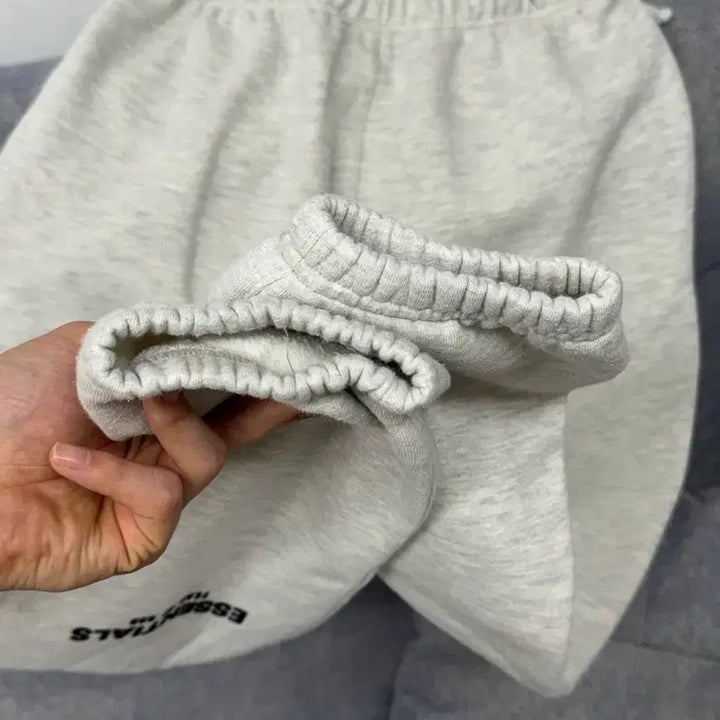 [BUNJANG] Essentials Fear of God Sweat Pants Light Oatmeal (S) / 에센셜 피어오브갓 스웨크 팬츠 라이트 오트밀 S