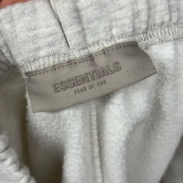 [BUNJANG] Essentials Fear of God Sweat Pants Light Oatmeal (S) / 에센셜 피어오브갓 스웨크 팬츠 라이트 오트밀 S