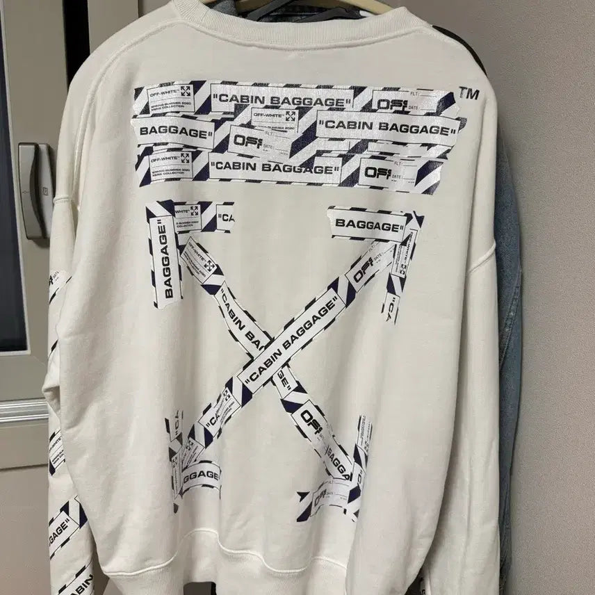 [SOLD OUT] {A/L} 오프화이트 에어포트 맨투맨