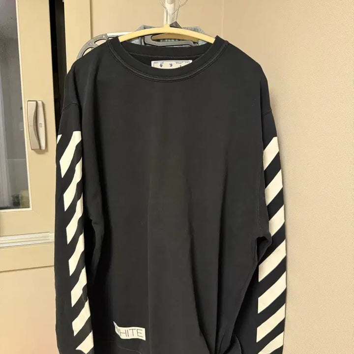 [SOLD OUT] {A+/XXL} 오프화이트 신형 맨투맨