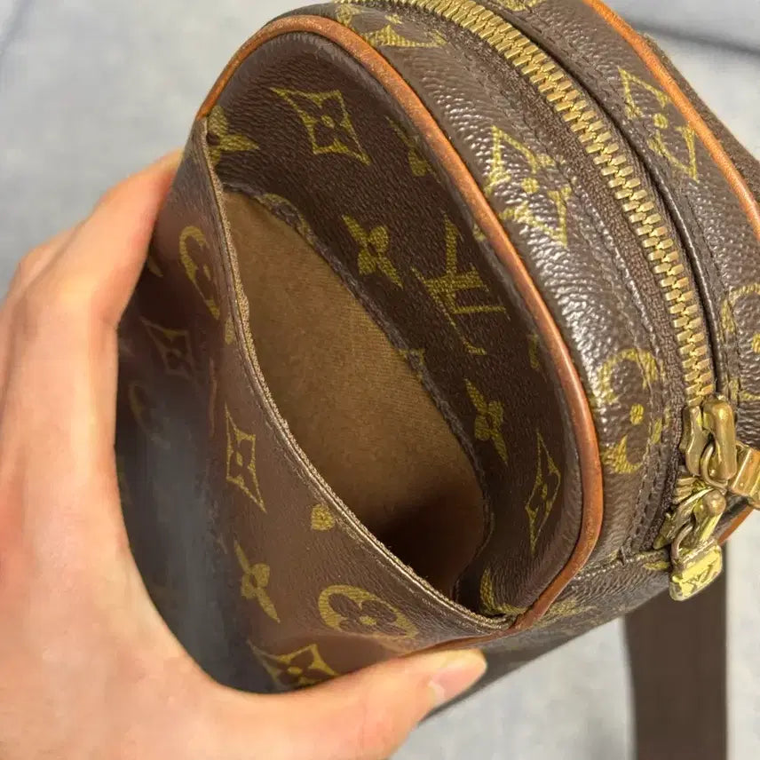 [BUNJANG] Louis Vuitton Monogram Sling Bag / 루이비통 겐지 모노그램 슬링백