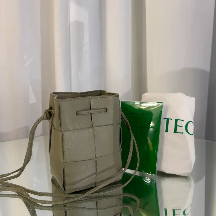 [BUNJANG] Bottega Veneta Cassette Leather Bucket Bag / 보테가베네타 카세트 레더 버킷백