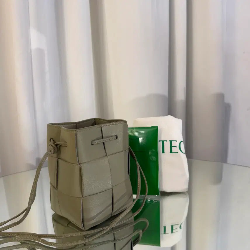 [BUNJANG] Bottega Veneta Cassette Leather Bucket Bag / 보테가베네타 카세트 레더 버킷백