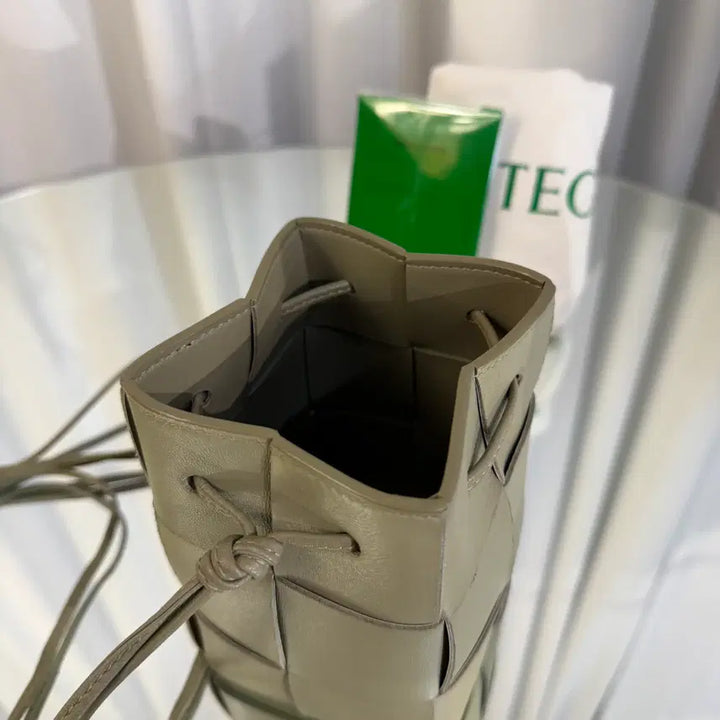 [BUNJANG] Bottega Veneta Cassette Leather Bucket Bag / 보테가베네타 카세트 레더 버킷백