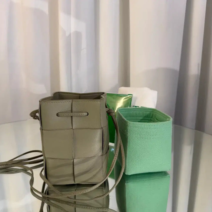 [BUNJANG] Bottega Veneta Cassette Leather Bucket Bag / 보테가베네타 카세트 레더 버킷백