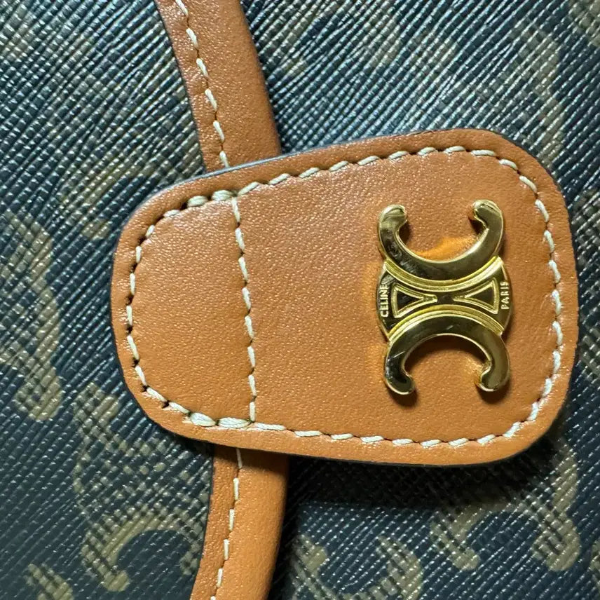 [SOLD OUT] 셀린느(CELINE) 미니 베사체 트리옹프 캔버스 &amp; 카프스킨