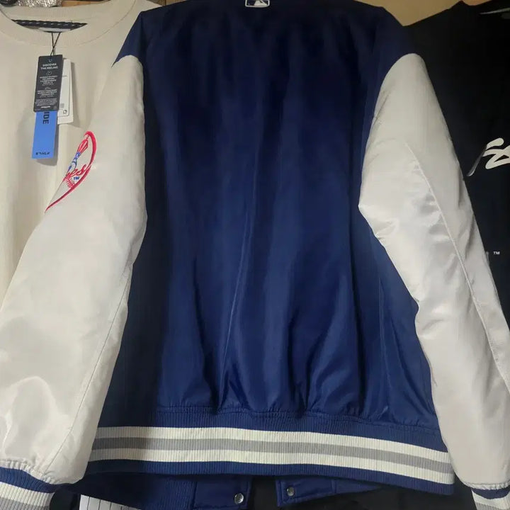 [BUNJANG] MLB New York Yankees Signature Nylon Varsity Jacket (Navy, L) / 시그니처 나일론 바시티자켓 뉴욕양키스 네이비 L사이즈