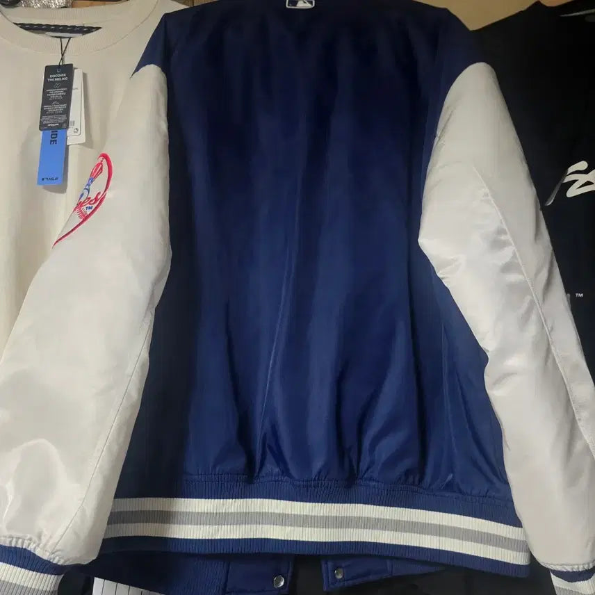 [BUNJANG] MLB New York Yankees Signature Nylon Varsity Jacket (Navy, L) / 시그니처 나일론 바시티자켓 뉴욕양키스 네이비 L사이즈