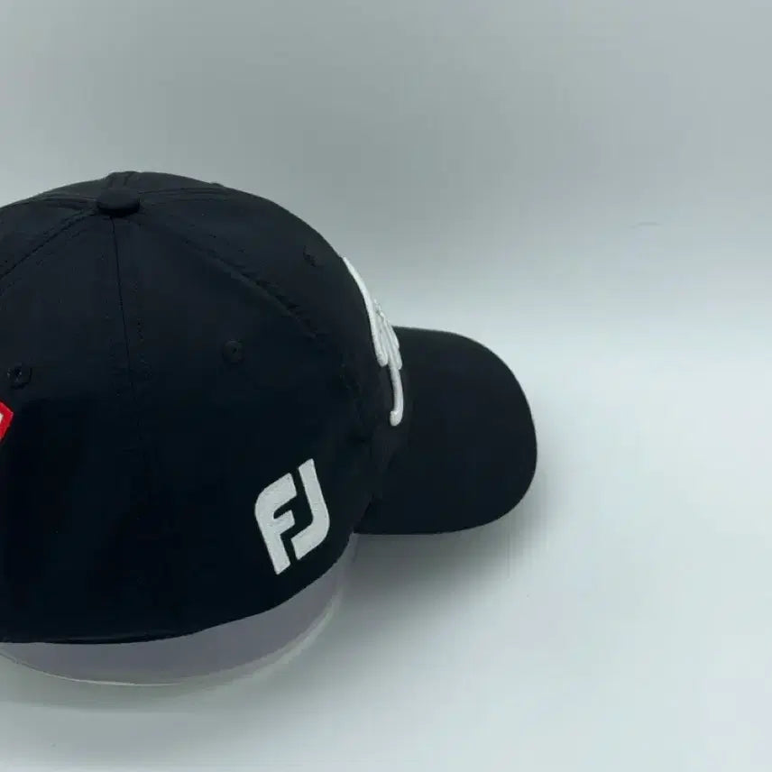 [SOLD OUT] [F] 타이틀리스 로고 골프 블랙 볼캡 모자