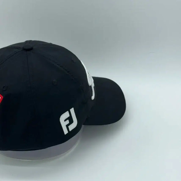 [SOLD OUT] [F] 타이틀리스 로고 골프 블랙 볼캡 모자