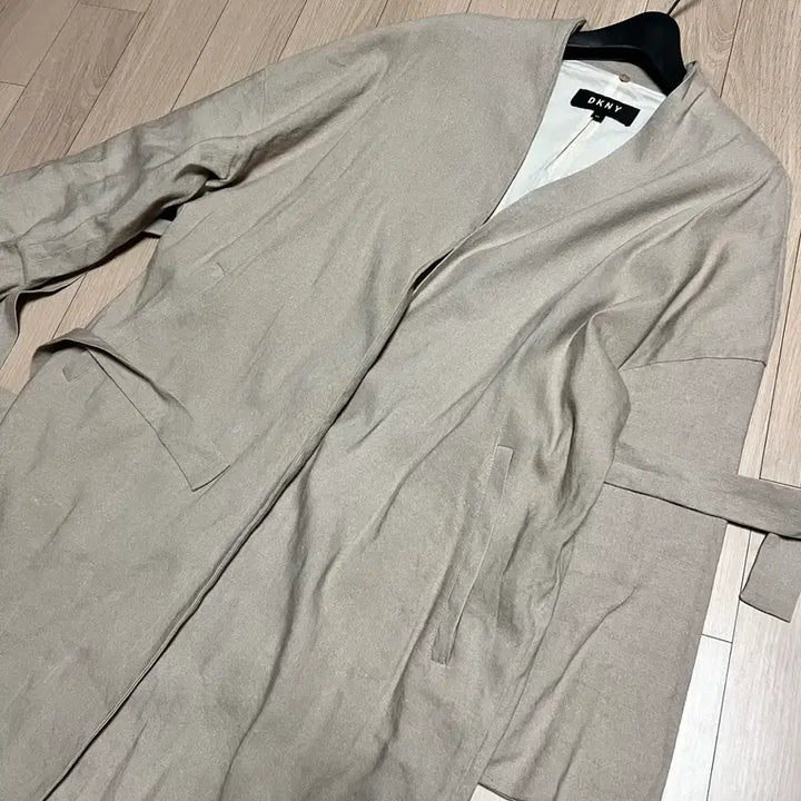 [BUNJANG] DKNY Linen No-Collar Trench Coat Cardigan Beige / DKNY 린넨 노카라 바바리 롱 트렌치코트 로브 가디건 베이지 간절기
