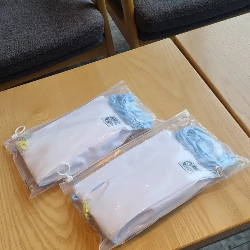 [BUNJANG] Starbucks Daily Pouch Bag White / 스타벅스 데일리 파우치 백 화이트 미개봉 새상품