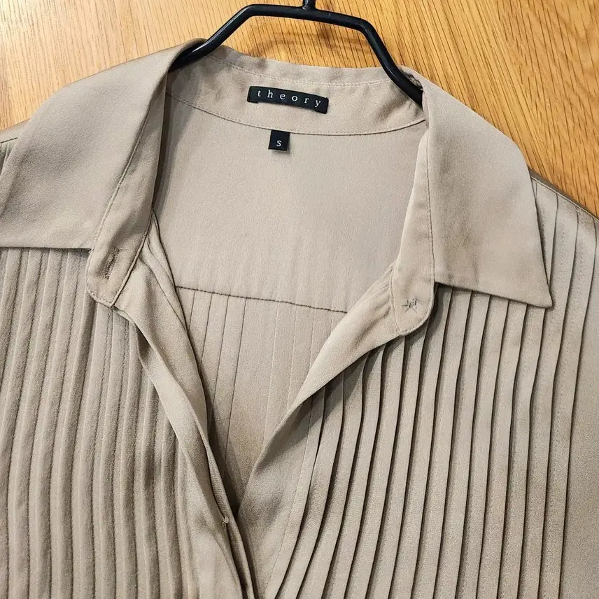 [SOLD OUT] 띠어리 플리츠주름 셔츠형 실크 미니원피스