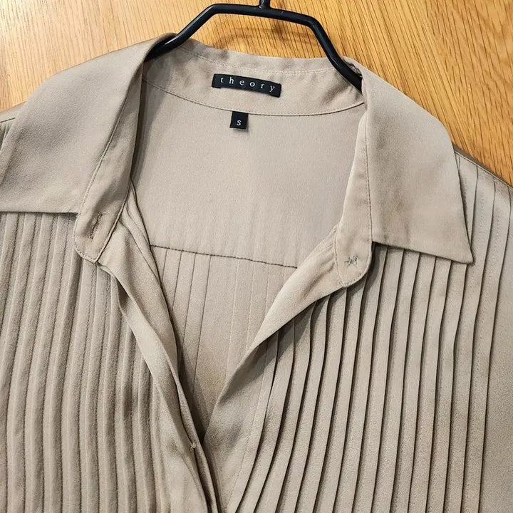 [SOLD OUT] 띠어리 플리츠주름 셔츠형 실크 미니원피스