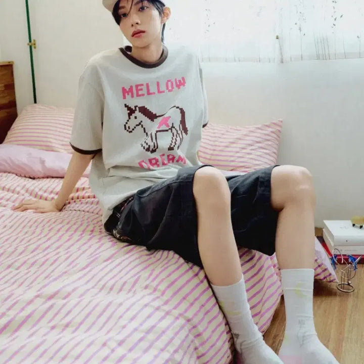 [BUNJANG] YK Stripe Logo Pique T-Shirt Yellow + Dolphin Label Socks White / 와이케이 스트라이프 로고 피케 반팔티셔츠 옐로우+돌핀 라벨 삭스 화이트