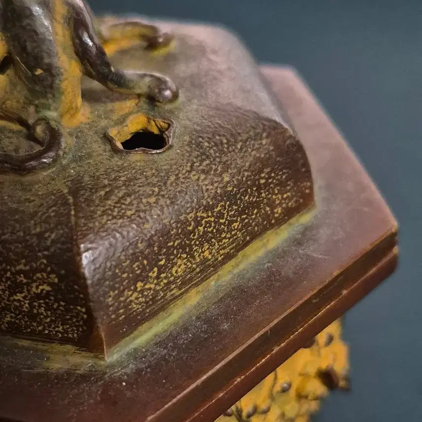 [BUNJANG] Bronze Antique Yanggak Plum Blossom Incense Burner / 동 브론즈 엔틱 양각 매화문 양이 향로