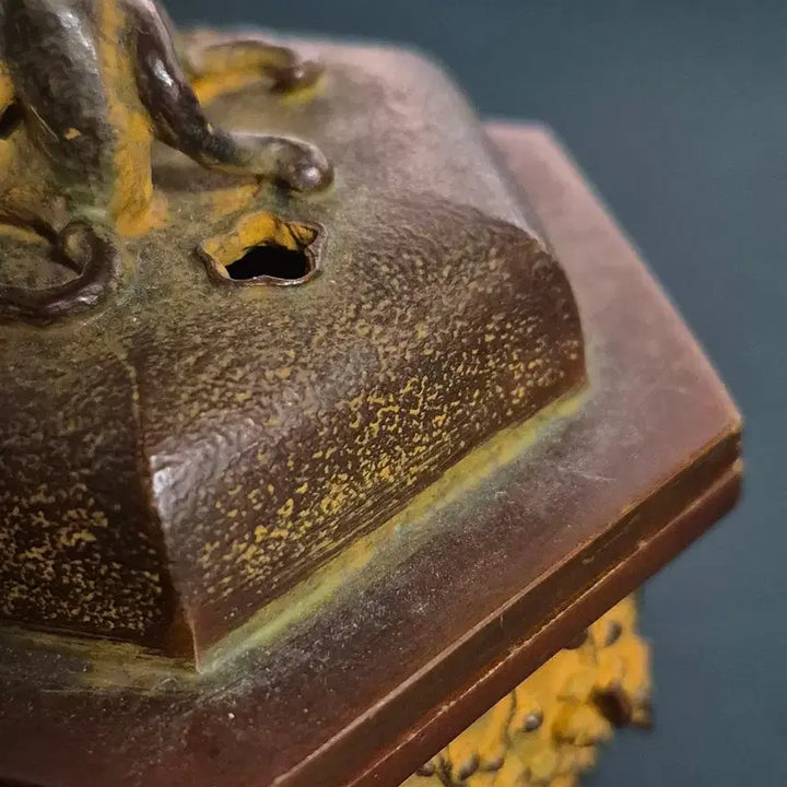 [BUNJANG] Bronze Antique Yanggak Plum Blossom Incense Burner / 동 브론즈 엔틱 양각 매화문 양이 향로