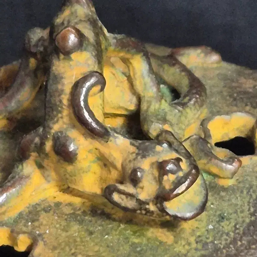 [BUNJANG] Bronze Antique Yanggak Plum Blossom Incense Burner / 동 브론즈 엔틱 양각 매화문 양이 향로