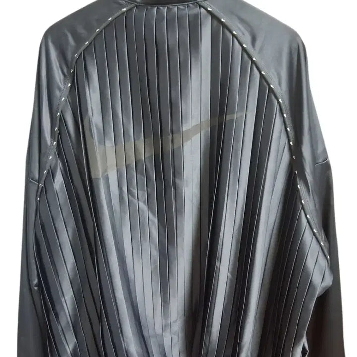 [SOLD OUT] 나이키 플리츠 디테일 블랙 집업 자켓