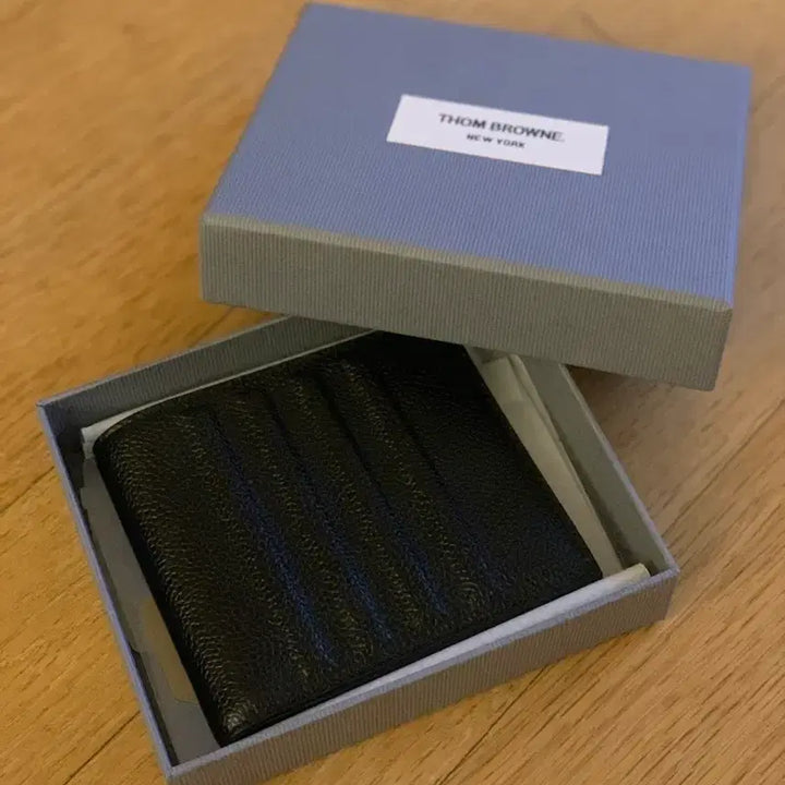 [BUNJANG] Thom Browne Pebble Grain Leather Wallet / 톰브라운 페블 그레인 레더 지갑 (미개봉 새상품)