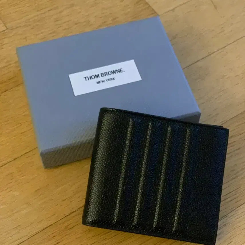 [BUNJANG] Thom Browne Pebble Grain Leather Wallet / 톰브라운 페블 그레인 레더 지갑 (미개봉 새상품)