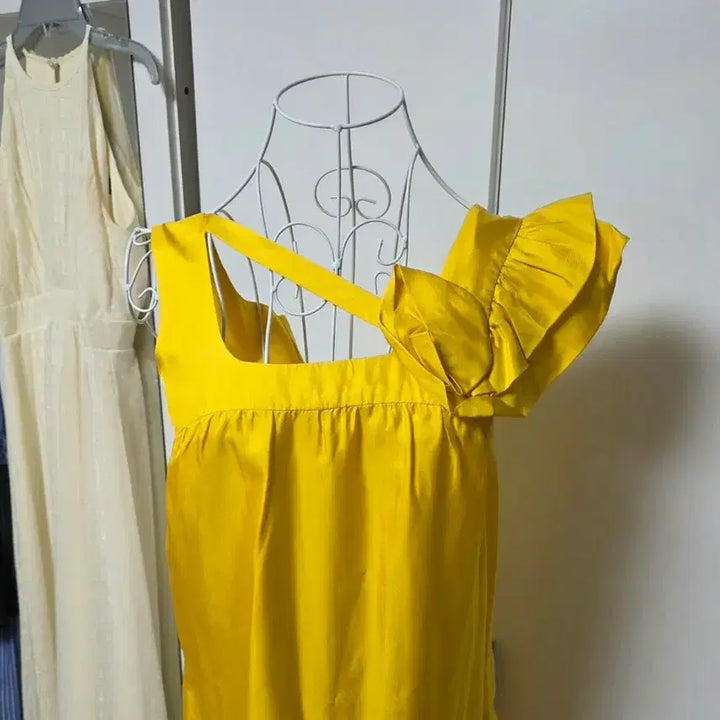 [SOLD OUT] 미국브랜드 silk 실크 노랑 나시 원피스