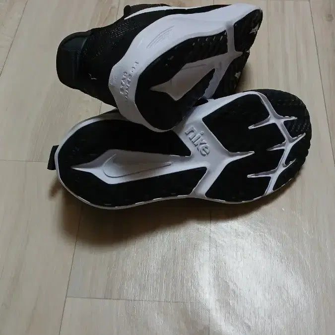 [SOLD OUT] 새상품 나이키 런닝화 운동화