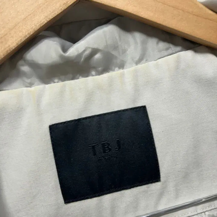 [BUNJANG] TBJ Beige Hooded Windbreaker Jacket L / TBJ 베이지 후드 바람막이 점퍼 L