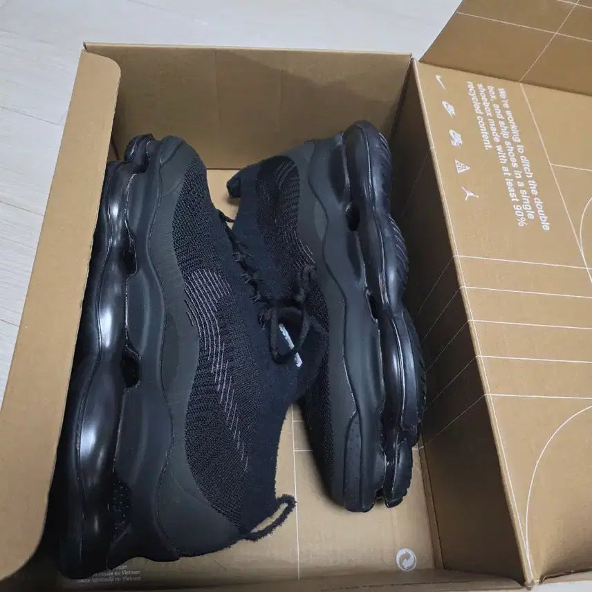 [SOLD OUT] 나이키 에어맥스 스콜피온 플라이니트 올블랙 260