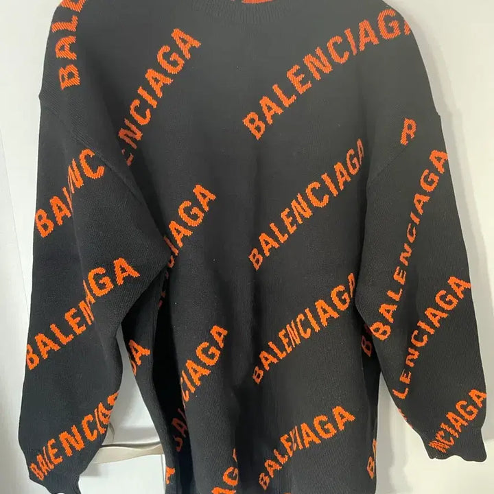 [BUNJANG] Balenciaga Black Orange Logo Knit Sweater / 발렌시아가 블랙 오렌지 로고 니트