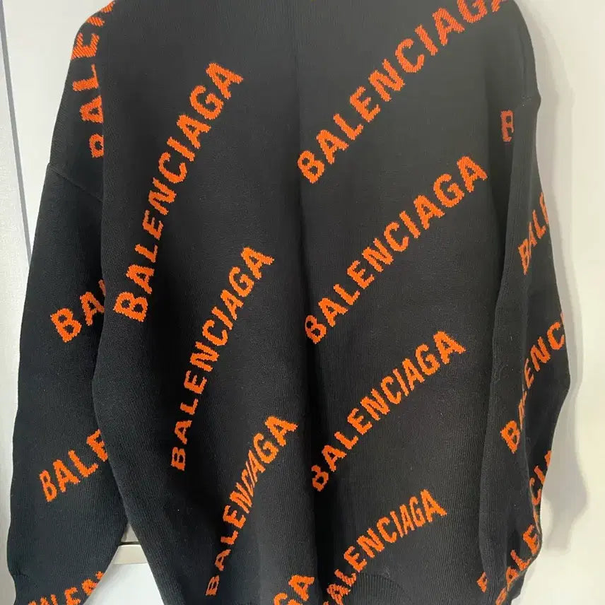 [BUNJANG] Balenciaga Black Orange Logo Knit Sweater / 발렌시아가 블랙 오렌지 로고 니트