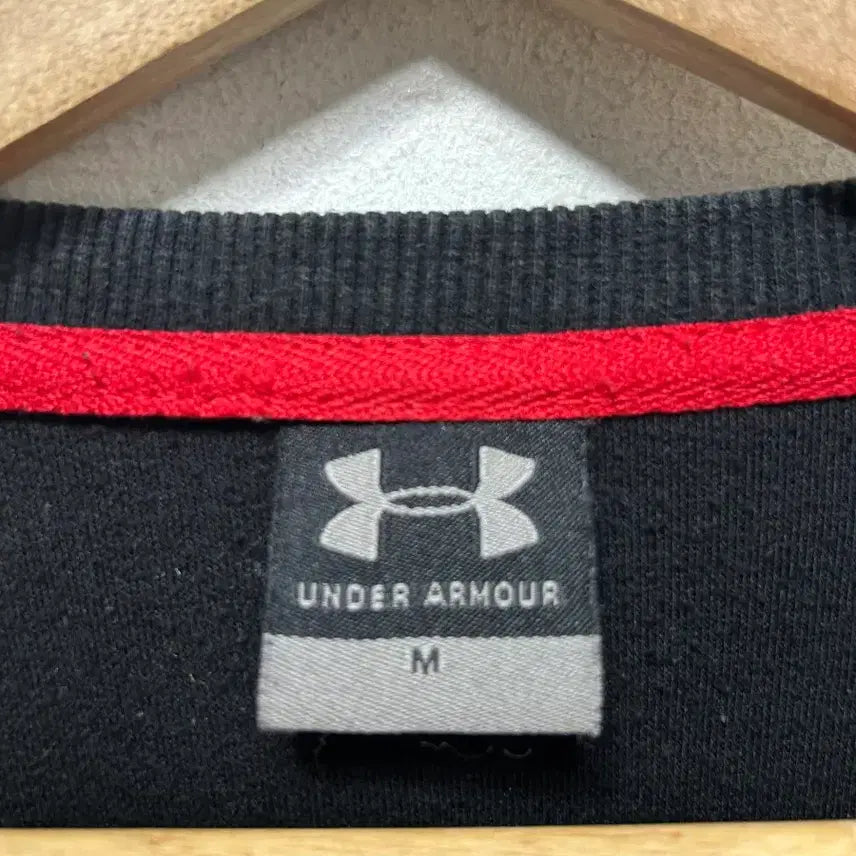 [BUNJANG] Under Armour Black Sweatshirt M / 언더아머 블랙 맨투맨 티셔츠 M