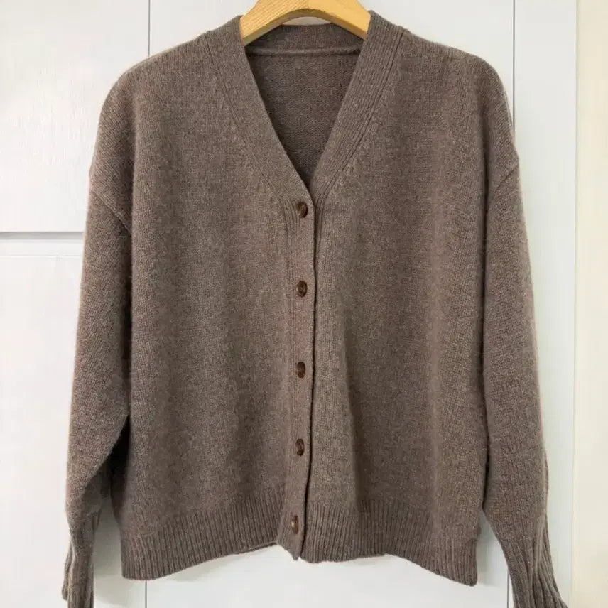 [BUNJANG] Brown V-Neck Knit Cardigan / 브라운 브이넥 니트 가디건