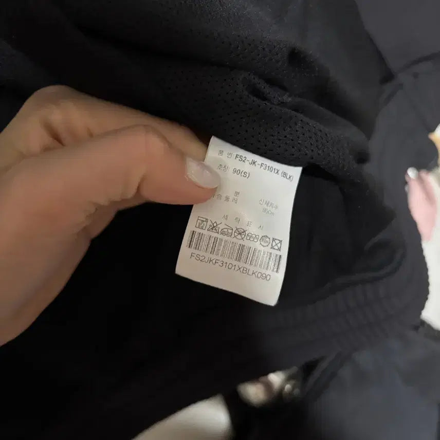 [SOLD OUT] 휠라 헤리티지 블랙 바람막이 자켓