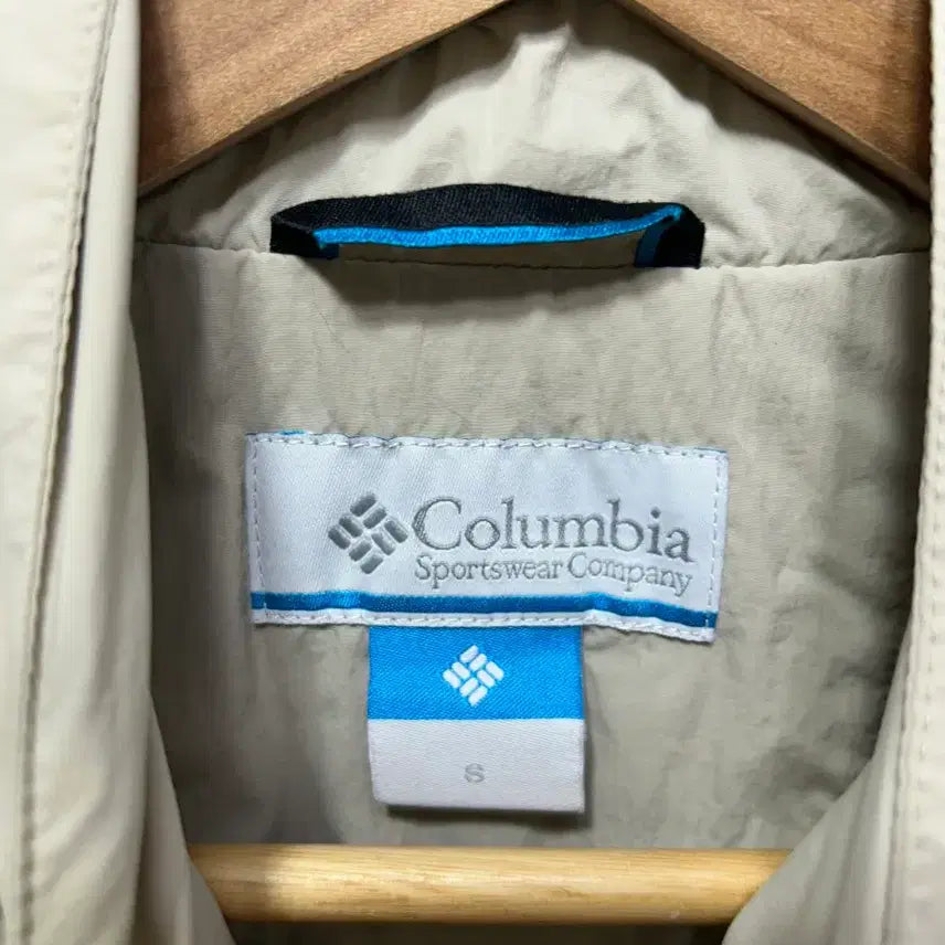 [BUNJANG] Columbia S Beige Hooded Long Windbreaker Coat / 컬럼비아 S 베이지색 후드 롱 바람막이 코트