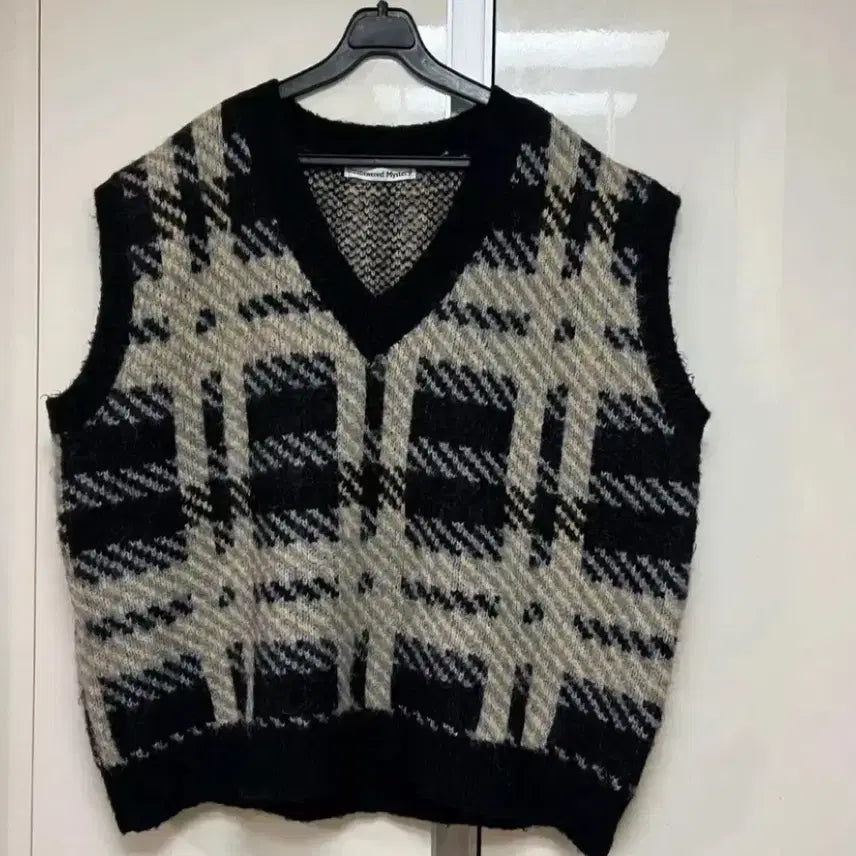 [SOLD OUT] 오늘만판매)) 언앤써드미스테리 오버핏 울 체크 니트 베스트 루즈핏조끼