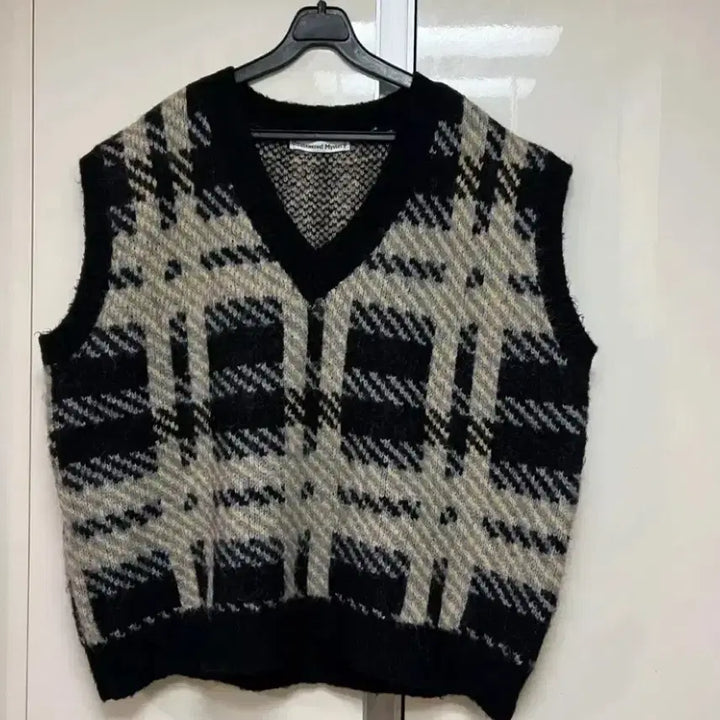 [SOLD OUT] 오늘만판매)) 언앤써드미스테리 오버핏 울 체크 니트 베스트 루즈핏조끼