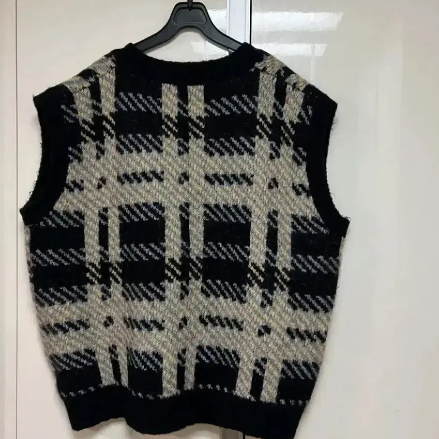 [SOLD OUT] 오늘만판매)) 언앤써드미스테리 오버핏 울 체크 니트 베스트 루즈핏조끼