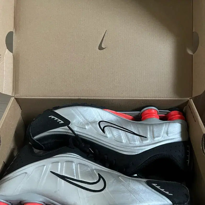 [SOLD OUT] 나이키 샥스R4 270사이즈