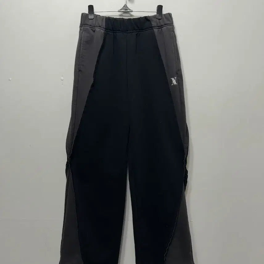 [BUNJANG] Black/Charcoal Wide Training Pants / 블랙/차콜 배색 와이드 트레이닝 팬츠 F