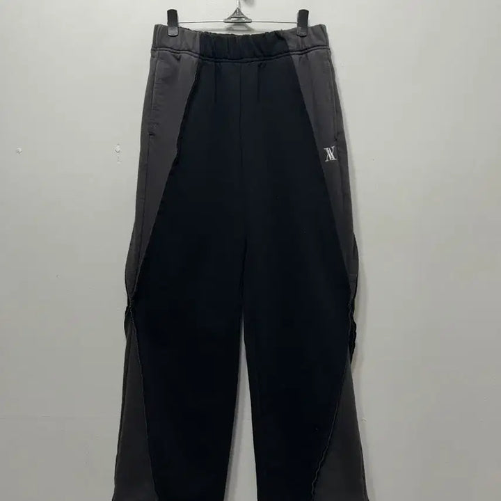 [BUNJANG] Black/Charcoal Wide Training Pants / 블랙/차콜 배색 와이드 트레이닝 팬츠 F